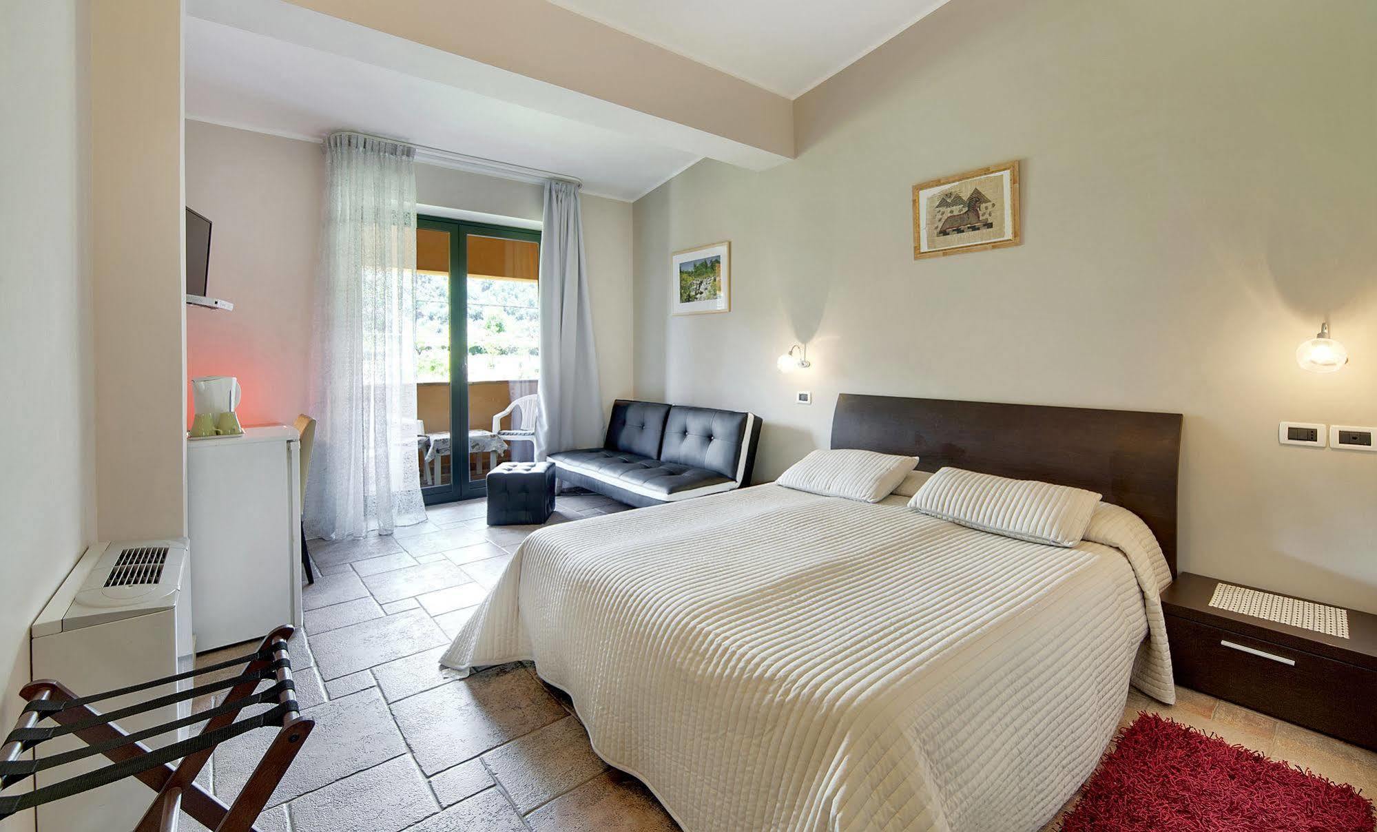 Casale Romano Resort E Relais Motta Camastra Exterior foto