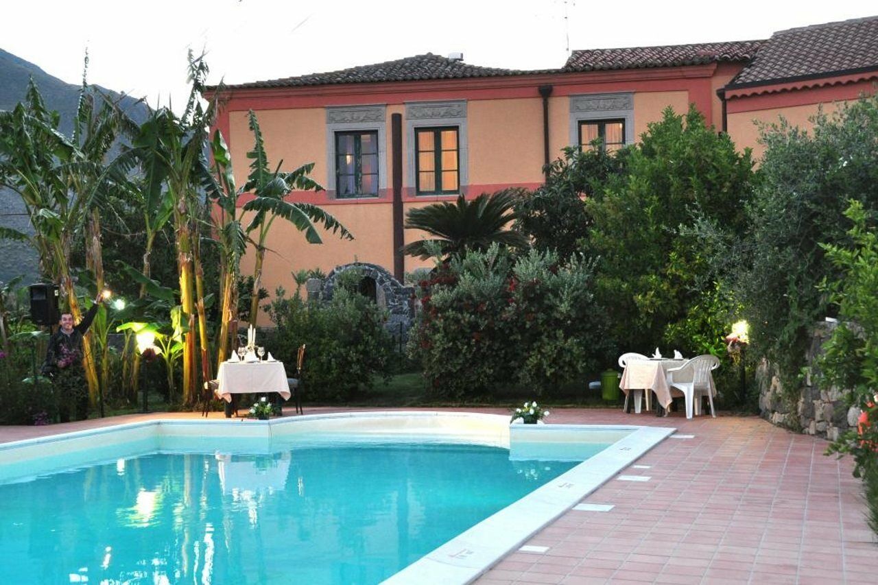 Casale Romano Resort E Relais Motta Camastra Exterior foto